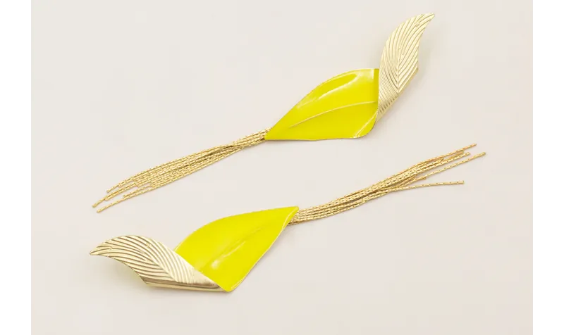 Pendientes hoja doblada esmlatada verde lima con f