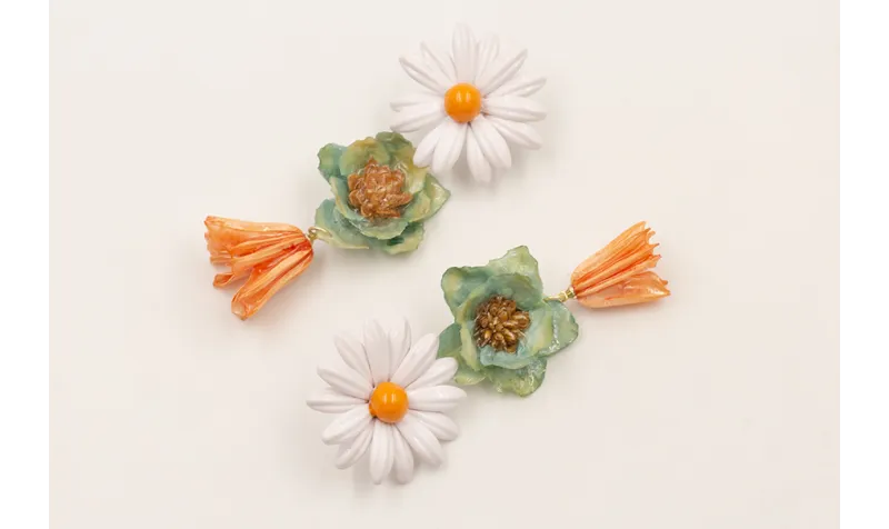 Pendientes perno flor grande esmaltada blanca cent