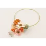 Collar lamina dorada mate rigida con flores natura