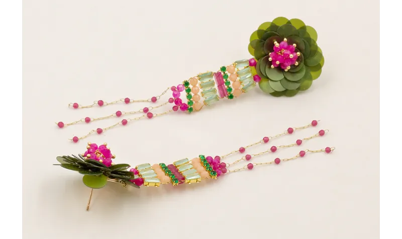 Pendientes flor lentejuelas verdes oscuro con burr