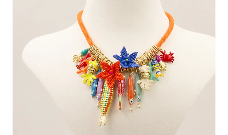 Collar goma naranja con arandelas doradas mate, pe