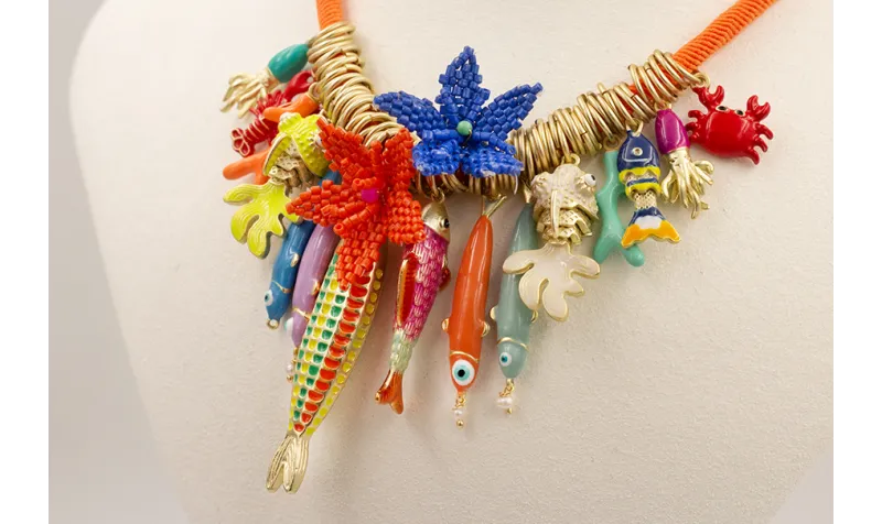 Collar goma naranja con arandelas doradas mate, pe