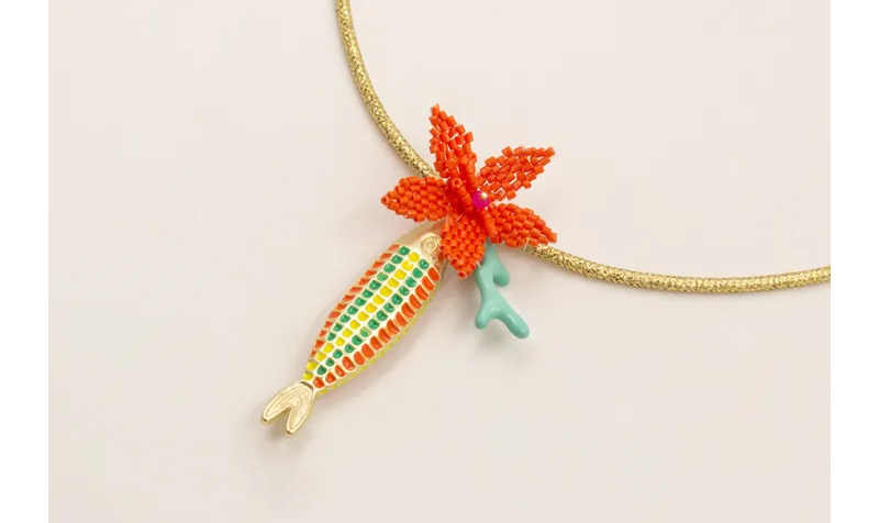Collar cordón magnetico dorado con pez esmaltado c