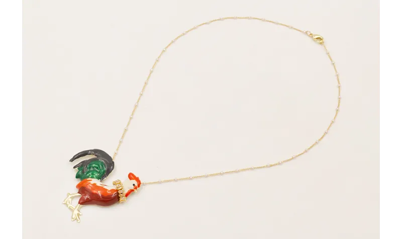 Collar cadena perlitas intercaladas con gallina es