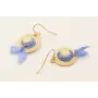 Pendientes sombrero dorado mate con cinta seda azu