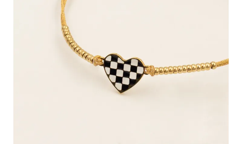 Pulsera corazón esmalte cuadros blancos y negros c