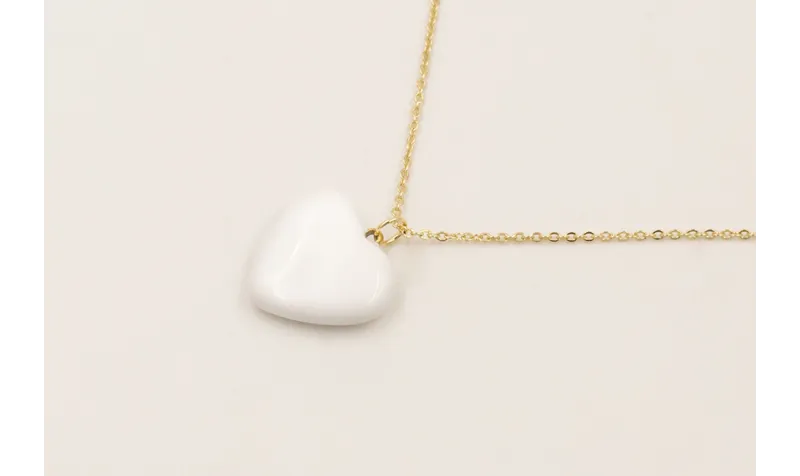 Solitario corazón blanco con cadena eslabón pequeñ