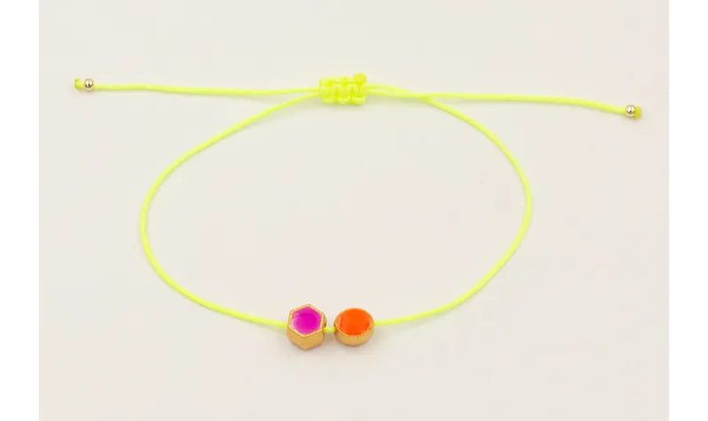 Pulsera hilo amarillo fluor con entrepieza hexagon