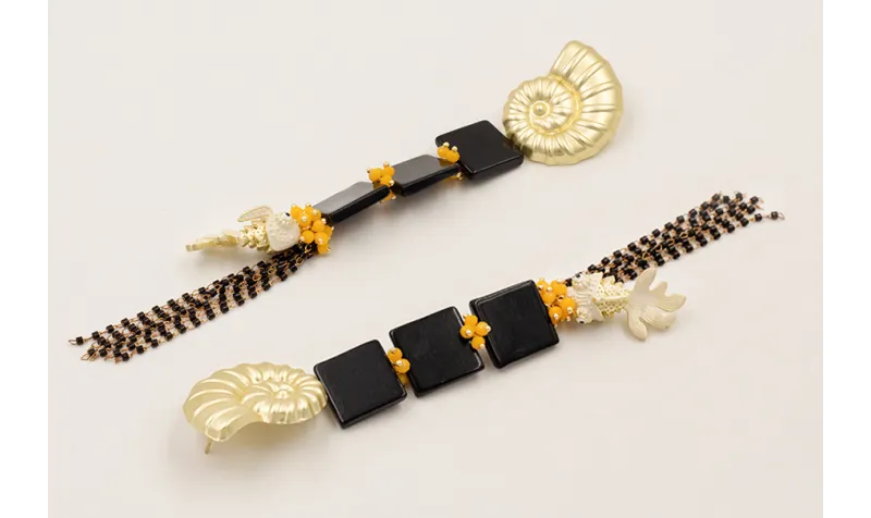 Pendientes perno caracola con cuadrados madreperla