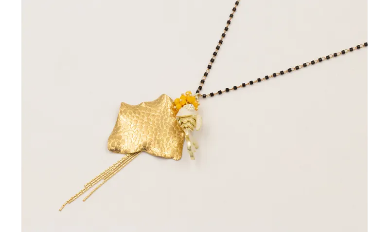 Collar cadena miyuki negro con colgante irregular 