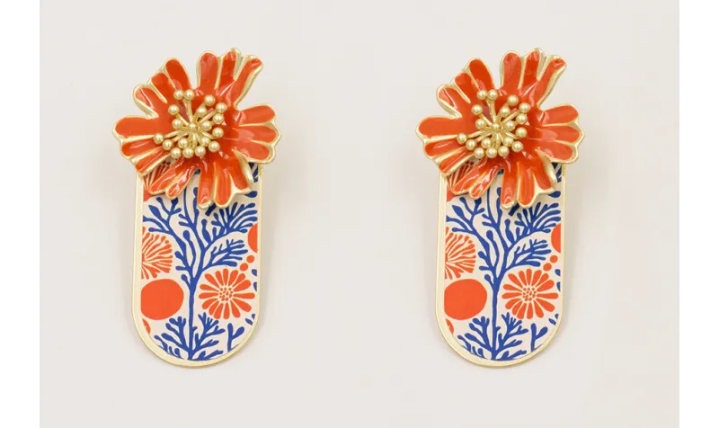 Pendientes flor esmaltada coral con pieza estamapa