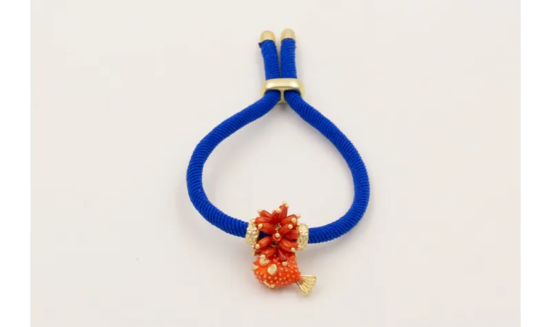 Pulsera cordón elastico azulón con pez globo esmal