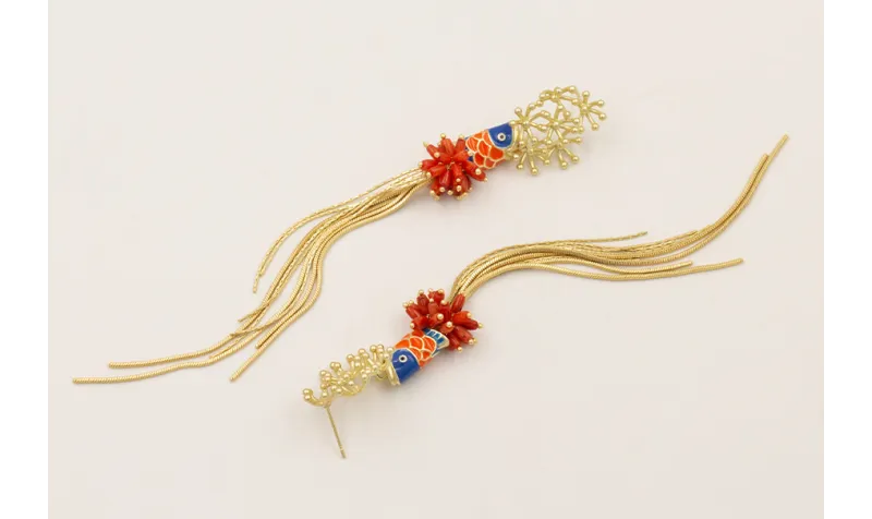Pendientes perno estrellas coral dorado mate con f