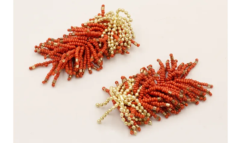 Pendientes fleco bolitas dorado mate con pompon ab