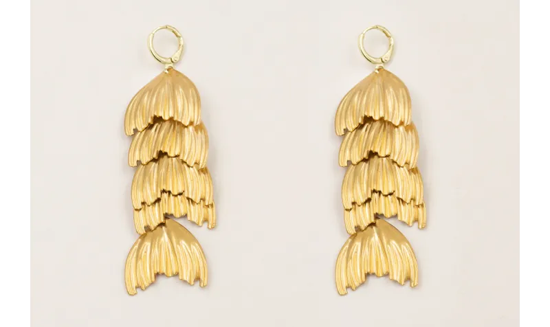 Pendientes cierre cascada colas de pez dorado.