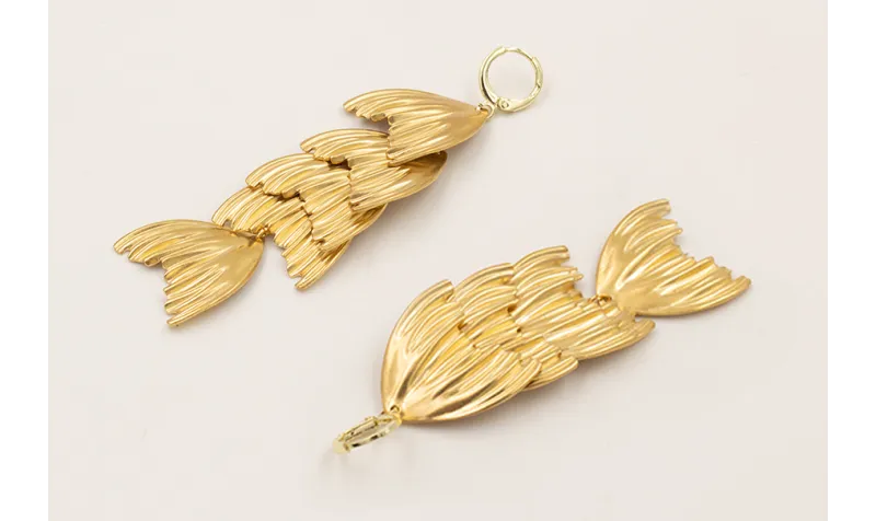 Pendientes cierre cascada colas de pez dorado.