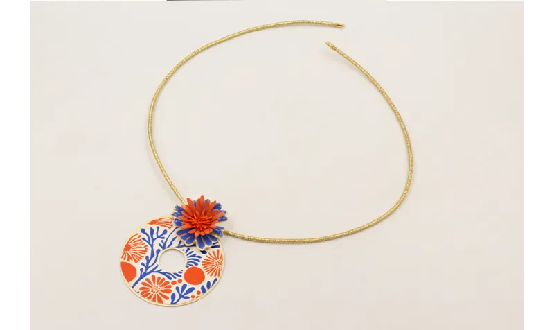 Collar cordón magnetico dorado con colgante disco 