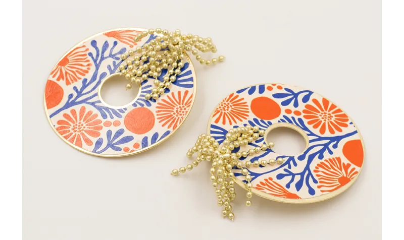 Pendientes fleco ristas bolitas doradas mate con c