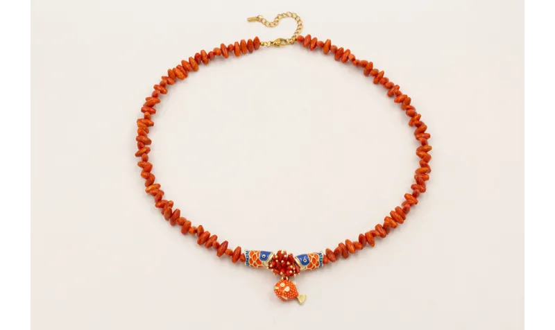 Collar cono de corales con peces tubo esmaltados a
