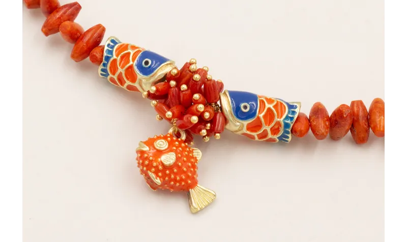 Collar cono de corales con peces tubo esmaltados a