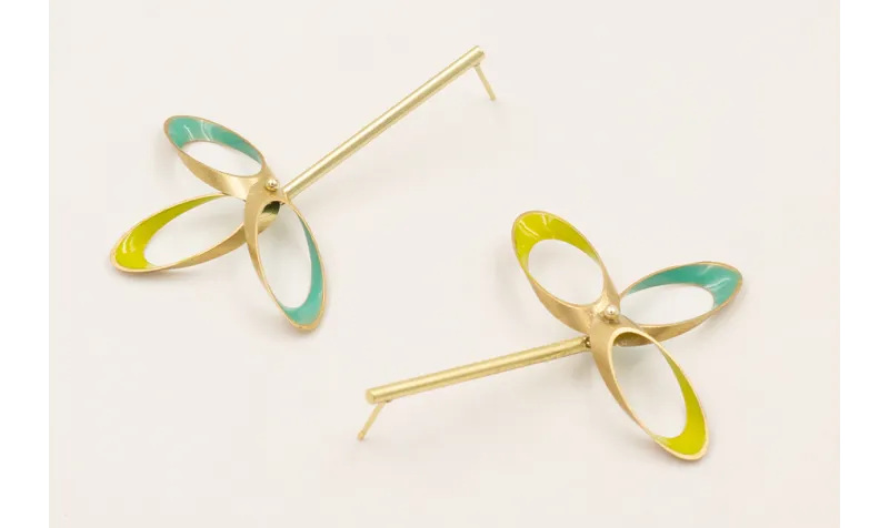 Pendientes ovalos biselados esmalte lima y turuqes