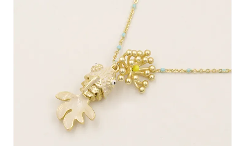 Collar cadena micro esmalte turquesa, con pez arti