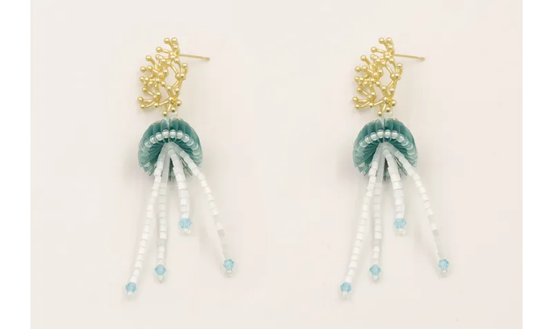 Pendientes medusa abalorios verde y blanca con per