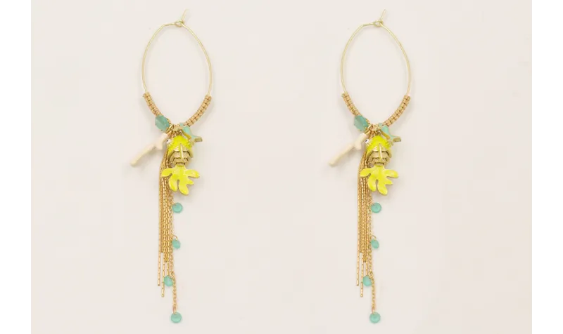 Pendientes aro ovalado con medio nudo macramé dora