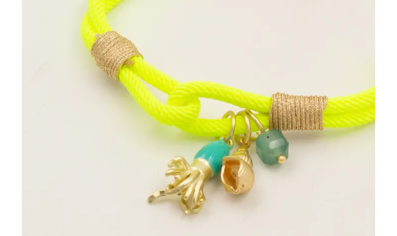 Pulsera cordón retorcido color fluor con nudo fals