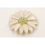 Broche flores grandes esmalte beige con bola coral